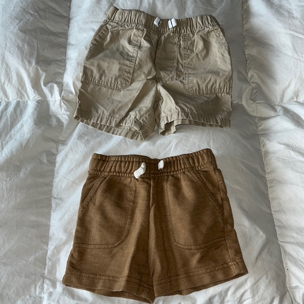 2 Pairs boy shorts 12months